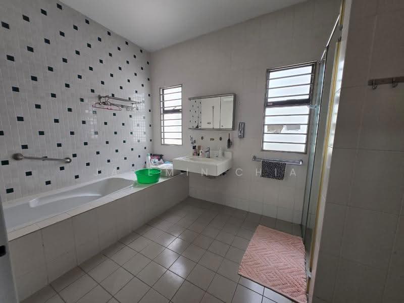 Semi-Detached House for Sale in Laman Residen Kipark Sri Utara (Batu Caves) - Jasemin Chia - Bathroom - PropertyGuru.com.my