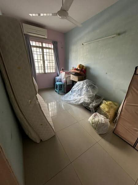 Pangsapuri untuk Dijual di Taman Lembah Hijau Block 3 - Freddy Tan - Bedroom - PropertyGuru.com.my