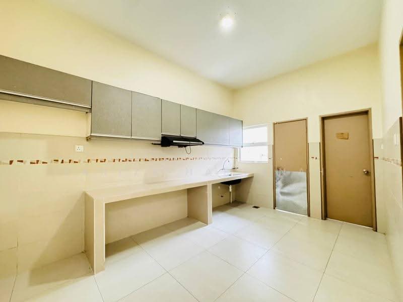 2-storey Terraced House for Sale in Setia Alam (Selangor) - Sariza Hartanah - Kitchen - PropertyGuru.com.my
