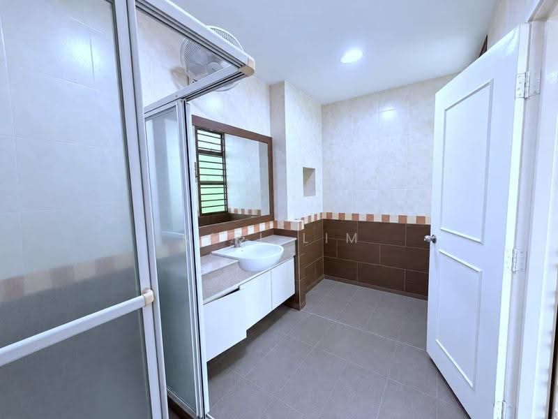 2-storey Terraced House for Sale in Taman Impian Emas (Skudai) - Karl Lim - Bathroom - PropertyGuru.com.my