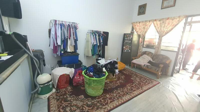 1-storey Terraced House for Sale in Taman Sri Serdang (Seri Kembangan) - Nafis Hashim - Living Room - PropertyGuru.com.my
