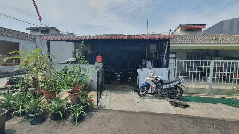 1-storey Terraced House for Sale in Taman Sri Serdang (Seri Kembangan) - Nafis Hashim - Exterior - PropertyGuru.com.my