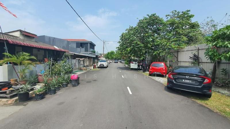 1-storey Terraced House for Sale in Taman Sri Serdang (Seri Kembangan) - Nafis Hashim - Exterior - PropertyGuru.com.my