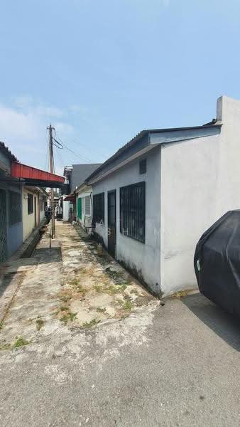 1-storey Terraced House for Sale in Taman Sri Serdang (Seri Kembangan) - Nafis Hashim - Exterior - PropertyGuru.com.my
