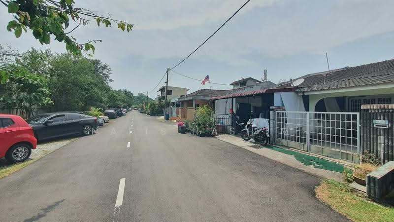 1-storey Terraced House for Sale in Taman Sri Serdang (Seri Kembangan) - Nafis Hashim - Exterior - PropertyGuru.com.my