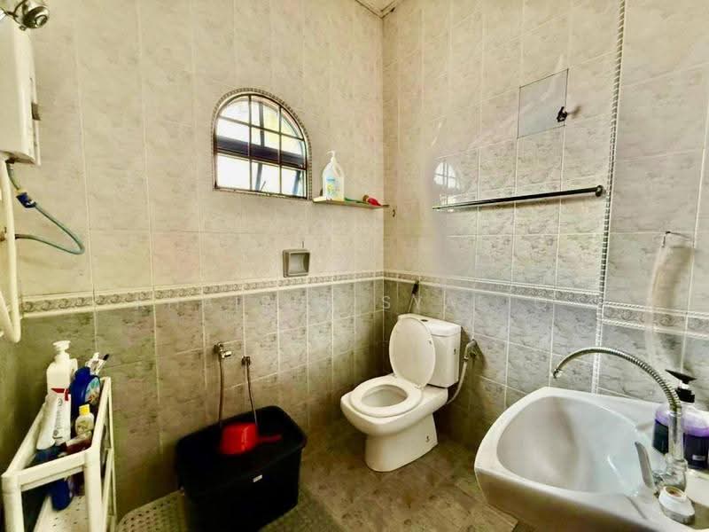 Rumah Teres 2-Tingkat untuk Dijual di Shah Alam (Selangor) - Khairul Syafiq - Bathroom - PropertyGuru.com.my