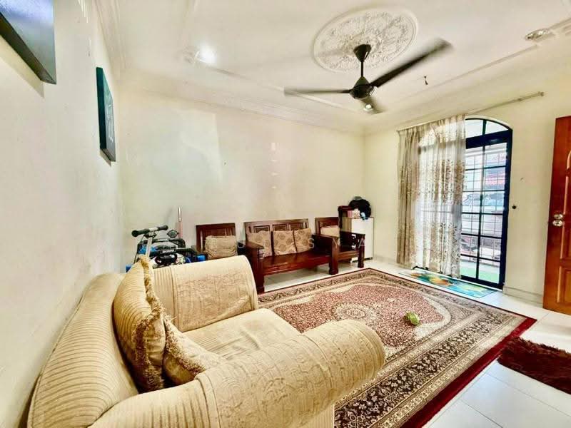 Rumah Teres 2-Tingkat untuk Dijual di Shah Alam (Selangor) - Khairul Syafiq - Living Room - PropertyGuru.com.my