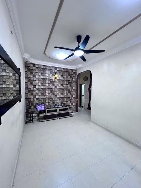 Rumah Teres 1-Tingkat untuk Dijual di Taman Pulai Emas (Kulai) - Jameson Choo - Living Room - PropertyGuru.com.my