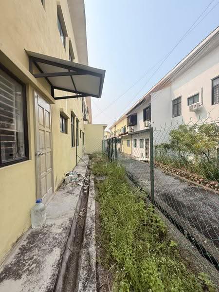 2-storey Terraced House for Sale in Saujana Utama (Selangor) - Rohana Ishak - Exterior - PropertyGuru.com.my