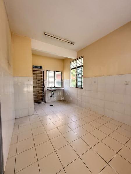 2-storey Terraced House for Sale in Saujana Utama (Selangor) - Rohana Ishak - Kitchen - PropertyGuru.com.my