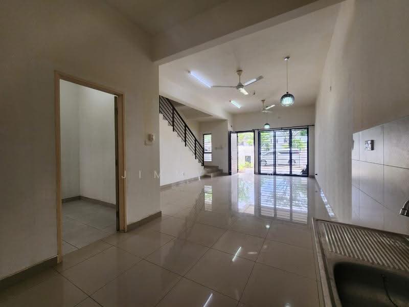 2-storey Terraced House for Rent in Bandar Seri Coalfields (Sungai Buloh) - Jimmy Tan - Living Room - PropertyGuru.com.my