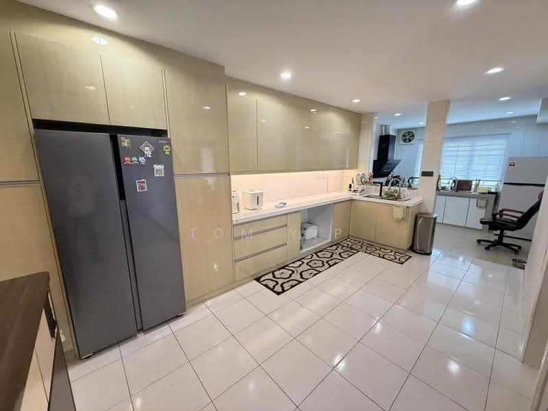 2-storey Terraced House for Sale in Saujana Rawang (Rawang) - Tom Yip - Kitchen - PropertyGuru.com.my