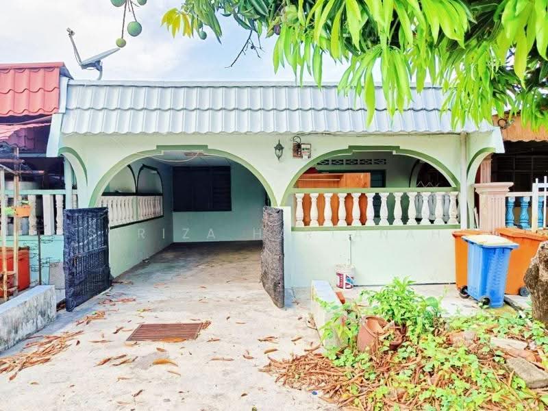 1-storey Terraced House for Sale in Banting (Selangor) - Sariza Hartanah - Exterior - PropertyGuru.com.my