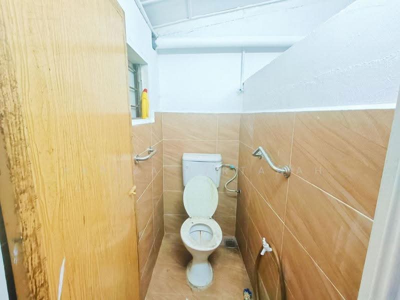 1-storey Terraced House for Sale in Banting (Selangor) - Sariza Hartanah - Bathroom - PropertyGuru.com.my