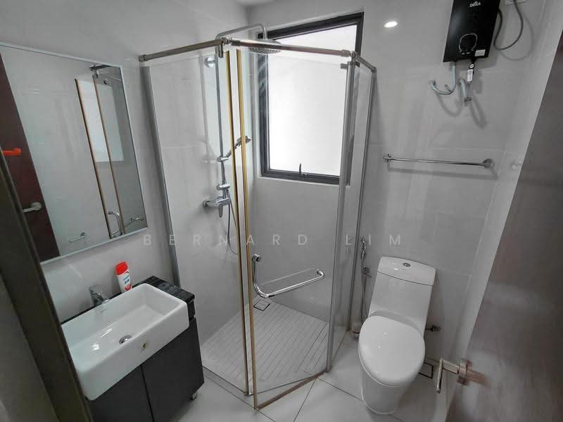 Service Residence for Rent at Bay Laurel @ Country Garden Danga Bay - Bernard Lim - Bathroom - PropertyGuru.com.my