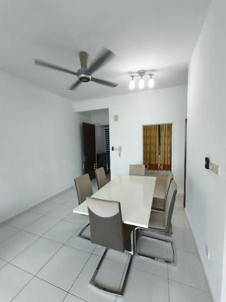 Apartment for Sale at Sky Garden Residences - Daniel Yong - Dining Room - PropertyGuru.com.my