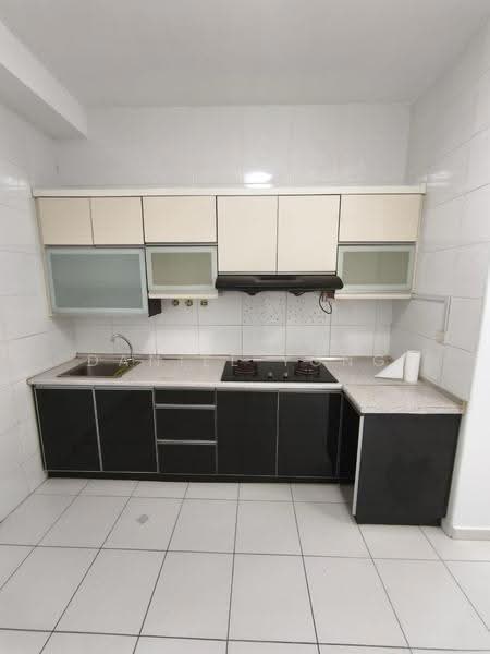 Apartment for Sale at Sky Garden Residences - Daniel Yong - Kitchen - PropertyGuru.com.my