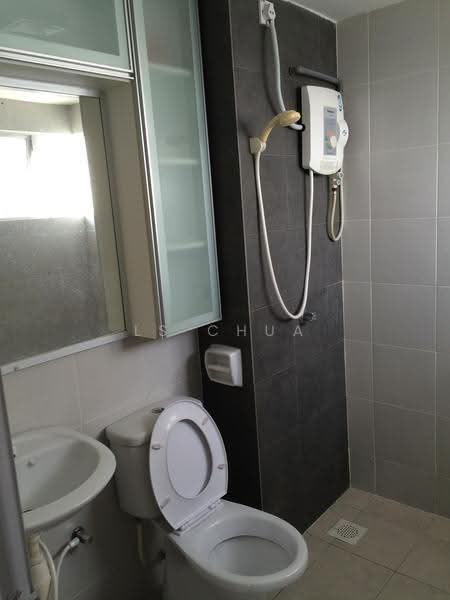 Kondominium untuk Dijual di Sea View Tower - LS Chua - Bathroom - PropertyGuru.com.my
