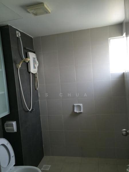 Kondominium untuk Dijual di Sea View Tower - LS Chua - Bathroom - PropertyGuru.com.my