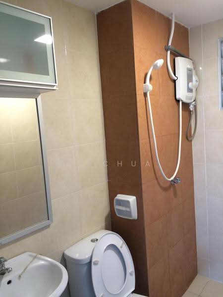 Kondominium untuk Dijual di Sea View Tower - LS Chua - Bathroom - PropertyGuru.com.my