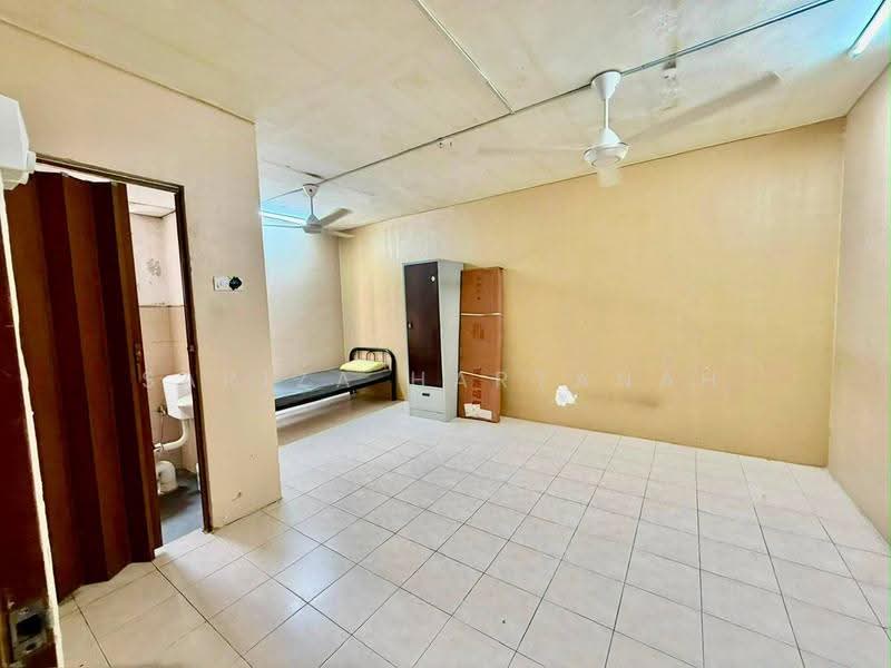 Pangsapuri untuk Dijual di Pusat Komersial Seksyen 7 - Sariza Hartanah - Bedroom - PropertyGuru.com.my