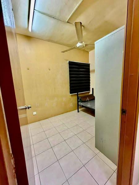 Pangsapuri untuk Dijual di Pusat Komersial Seksyen 7 - Sariza Hartanah - Bedroom - PropertyGuru.com.my