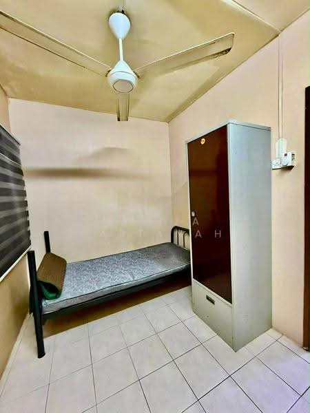 Pangsapuri untuk Dijual di Pusat Komersial Seksyen 7 - Sariza Hartanah - Bedroom - PropertyGuru.com.my