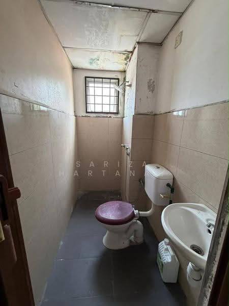 Pangsapuri untuk Dijual di Pusat Komersial Seksyen 7 - Sariza Hartanah - Bathroom - PropertyGuru.com.my
