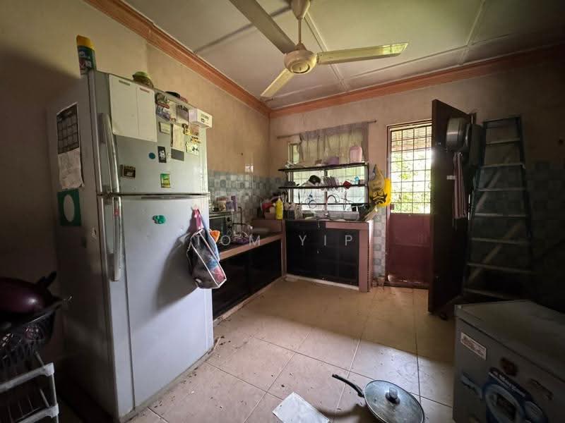 2-storey Terraced House for Sale in Taman Bidara (Selayang) - Tom Yip - Kitchen - PropertyGuru.com.my