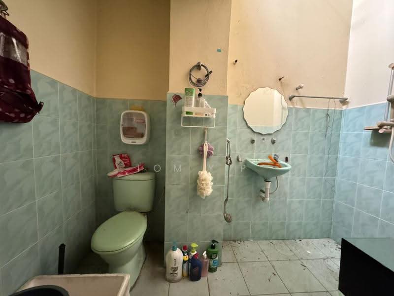 2-storey Terraced House for Sale in Taman Bidara (Selayang) - Tom Yip - Bathroom - PropertyGuru.com.my