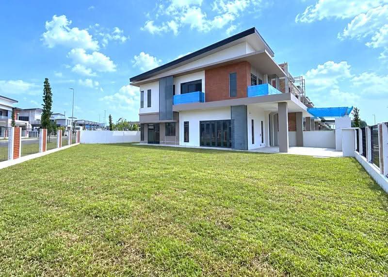 Semi-Detached House for Sale in Bandar Uda Utama (Johor Bahru) - Karl Lim - Exterior - PropertyGuru.com.my