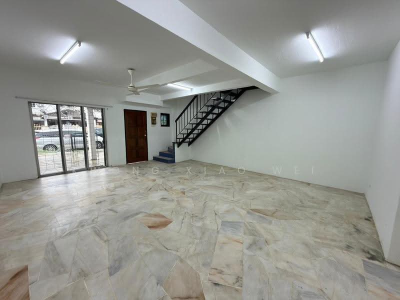 Rumah Teres untuk Dijual di Bandar Country Homes (Rawang) - Kwong Xiao Wei - Living Room - PropertyGuru.com.my