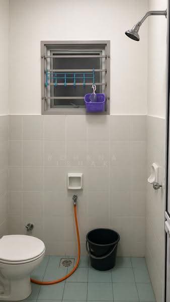 Pangsapuri untuk Dijual di Laguna Biru - Rohana Ishak - Bathroom - PropertyGuru.com.my