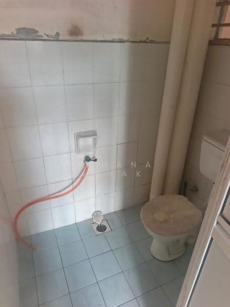 Pangsapuri untuk Dijual di Laguna Biru - Rohana Ishak - Bathroom - PropertyGuru.com.my