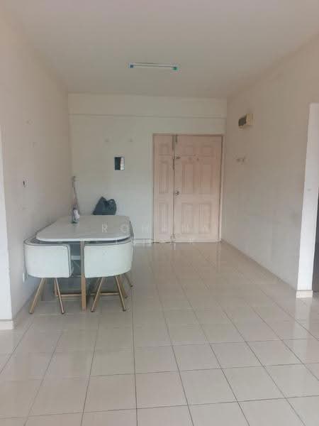 Pangsapuri untuk Dijual di Laguna Biru - Rohana Ishak - Dining Room - PropertyGuru.com.my