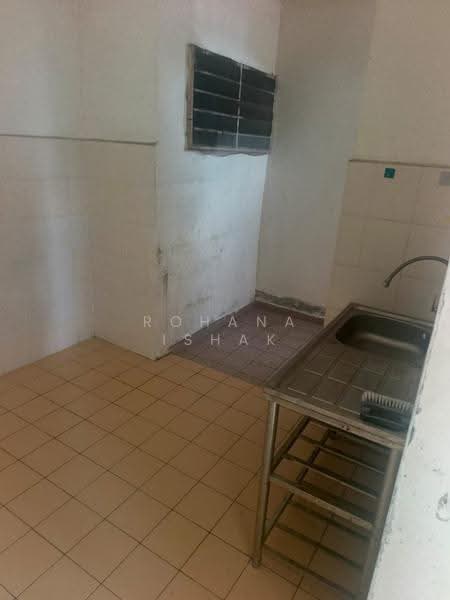 Pangsapuri untuk Dijual di Laguna Biru - Rohana Ishak - Kitchen - PropertyGuru.com.my