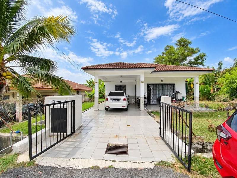 Bungalow House for Sale in Seri Kembangan (Selangor) - Sariza Hartanah - Exterior - PropertyGuru.com.my