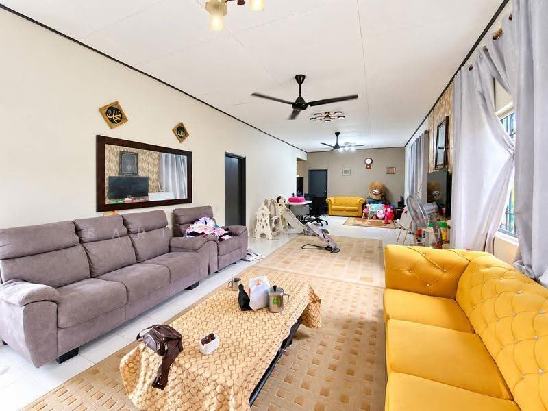 Bungalow House for Sale in Seri Kembangan (Selangor) - Sariza Hartanah - Living Room - PropertyGuru.com.my