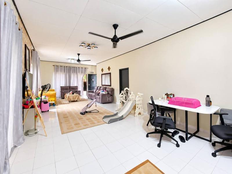 Bungalow House for Sale in Seri Kembangan (Selangor) - Sariza Hartanah - Living Room - PropertyGuru.com.my