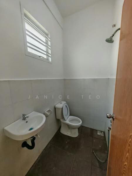 Rumah Teres untuk Dijual di Senai (Kulai) - Janice Teo - Bathroom - PropertyGuru.com.my