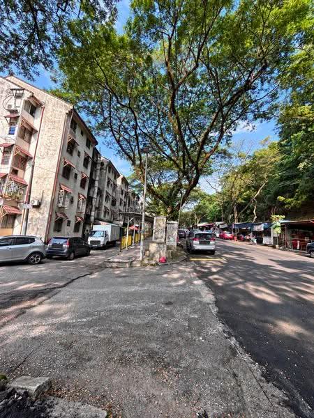 Rumah Flat untuk Dijual di Desa Petaling Flat - Rachel Loo - Exterior - PropertyGuru.com.my
