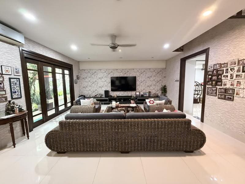 Bungalow House for Sale in Seksyen U1 (Glenmarie) - Kenny Chua - Living Room - PropertyGuru.com.my