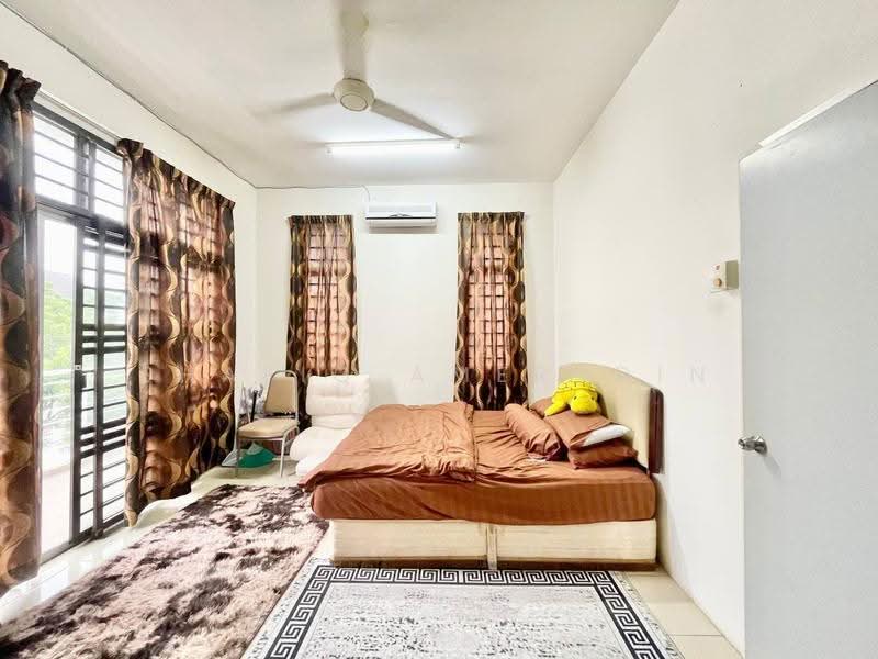 Semi-Detached House for Sale in Bandar Saujana Putra (Tanjong Duabelas) - Shafiq Amerudin - Bedroom - PropertyGuru.com.my