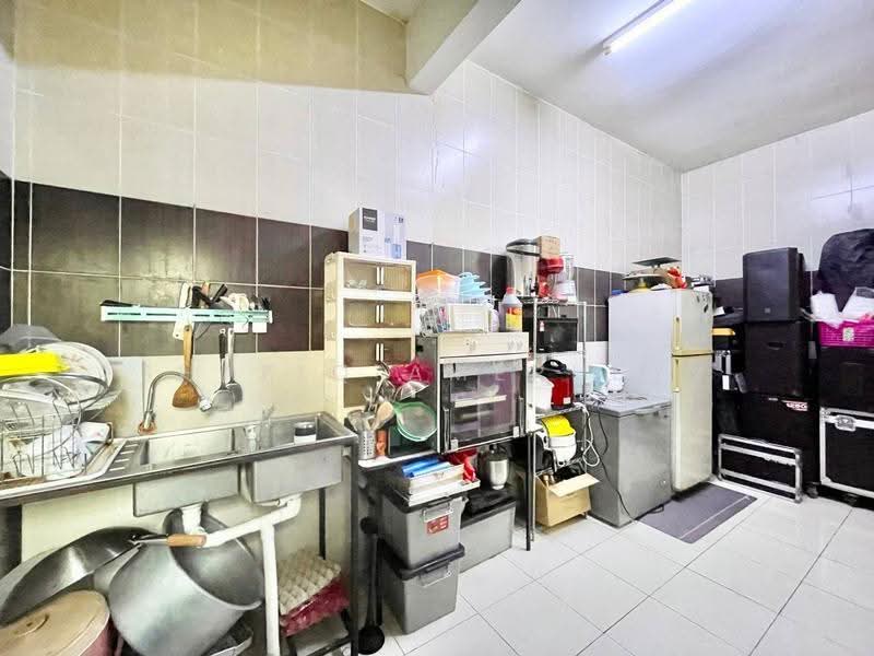 Semi-Detached House for Sale in Bandar Saujana Putra (Tanjong Duabelas) - Shafiq Amerudin - Kitchen - PropertyGuru.com.my