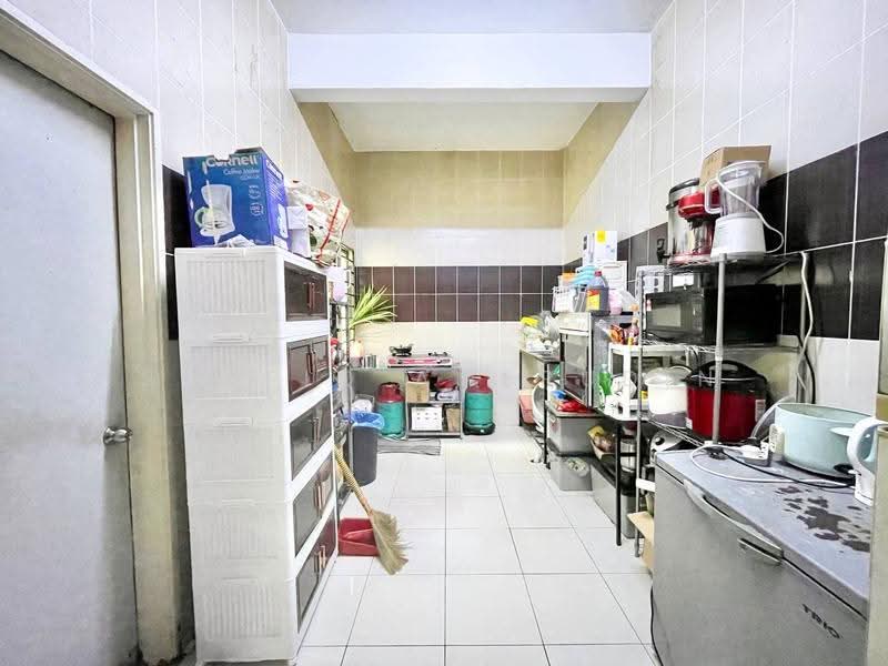 Semi-Detached House for Sale in Bandar Saujana Putra (Tanjong Duabelas) - Shafiq Amerudin - Kitchen - PropertyGuru.com.my