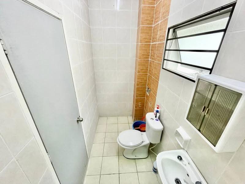 Semi-Detached House for Sale in Bandar Saujana Putra (Tanjong Duabelas) - Shafiq Amerudin - Bathroom - PropertyGuru.com.my