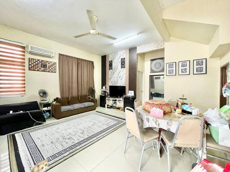 Semi-Detached House for Sale in Bandar Saujana Putra (Tanjong Duabelas) - Shafiq Amerudin - Living Room - PropertyGuru.com.my