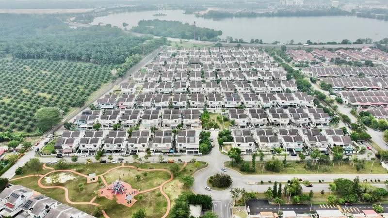 Semi-Detached House for Sale in Bandar Saujana Putra (Tanjong Duabelas) - Shafiq Amerudin - Exterior - PropertyGuru.com.my