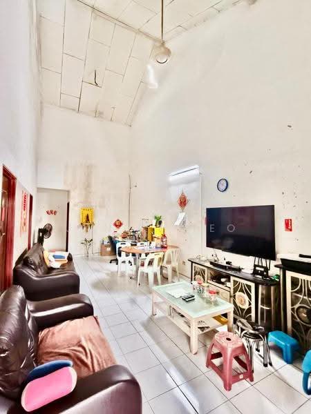 1-storey Terraced House for Sale in Taman Daya (Johor Bahru) - Janice Teo - Living Room - PropertyGuru.com.my