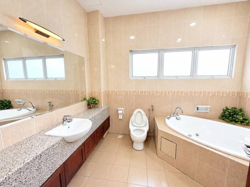 Semi-Detached House for Sale in Saujana (Selangor) - Vincent Liaw - Bathroom - PropertyGuru.com.my